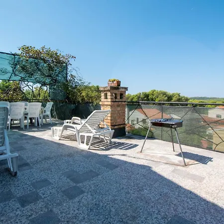 Villa Valkane Pet Friendly 150M From The Stunning Valkane Beach, City Indoor Pools-Fitness And City Mall Pula Exterior photo